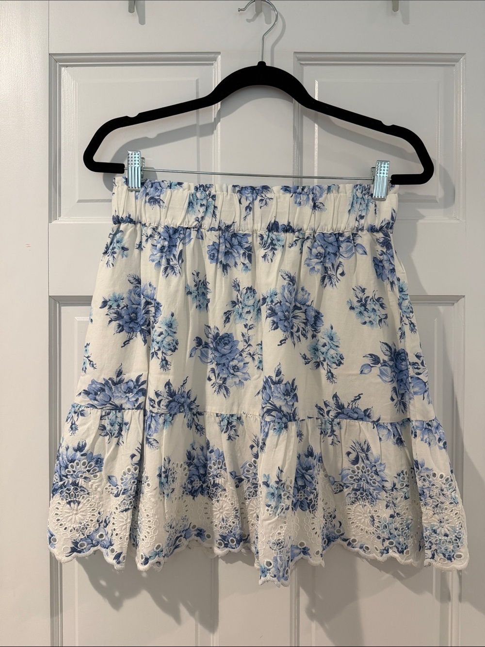 NWT LOFT White Mini Skirt with Blue Floral Eyelet Hem size M